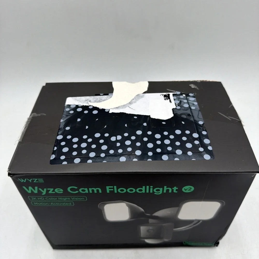 Wyze Cam Floodlight V2 Motion-Activated 2K HD Color Night Vision Camera